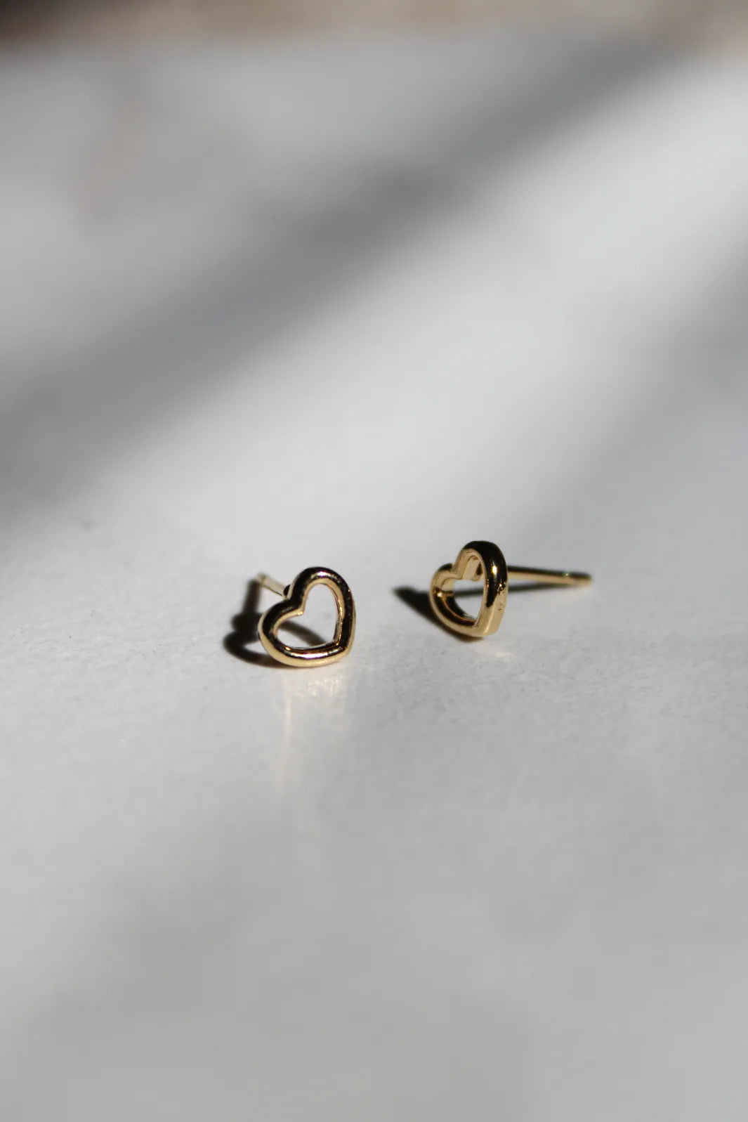 Dainty Heart Outline Stud Earring